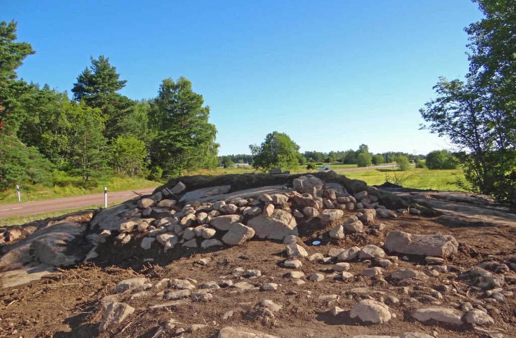 Stensättningen Alunda 754, framrensad. 